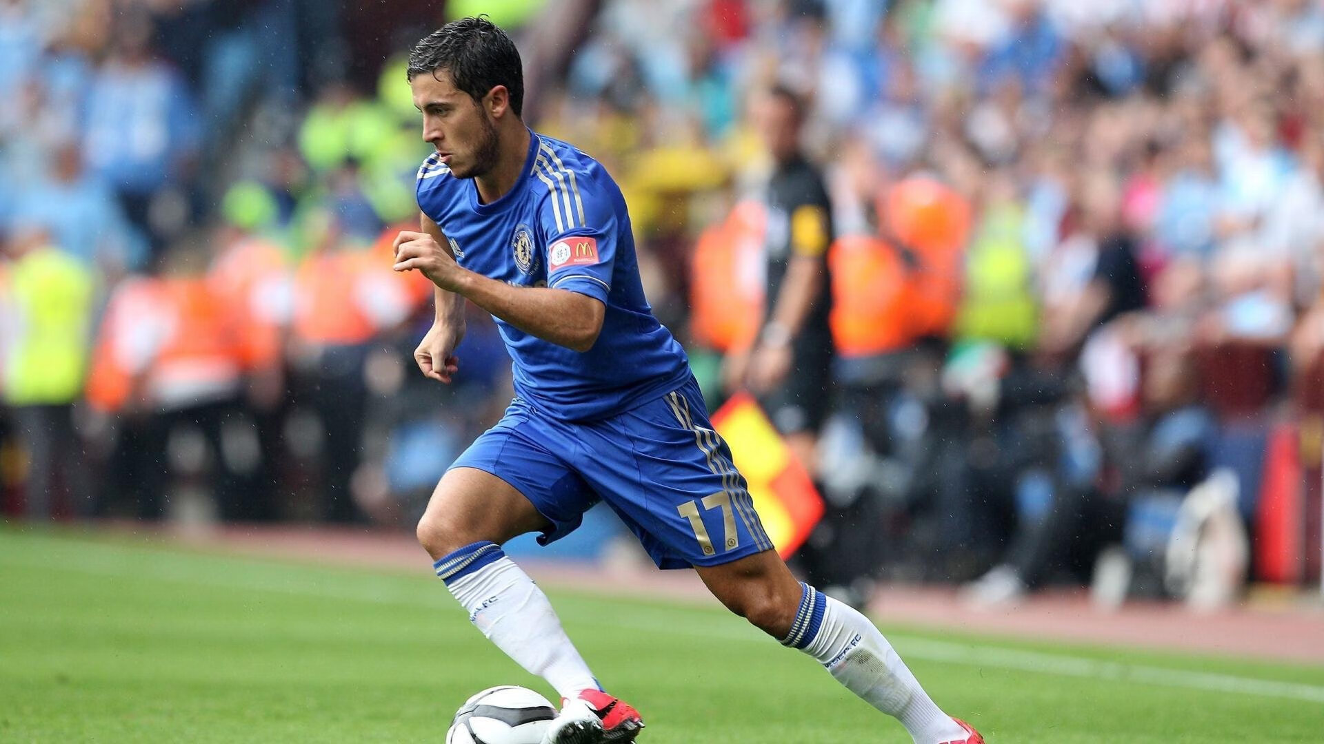 “千钧一发！终场前逆转大戏，观众掌声雷动”，千钧一发 台词